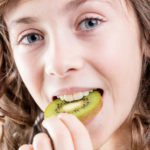 benefits of eating kiwi skin