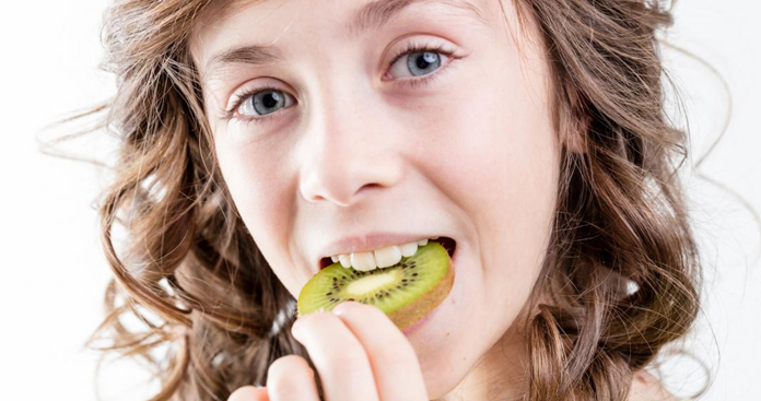 benefits of eating kiwi skin