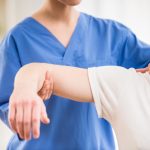 causes and treatments for right shoulder pain