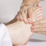 why does the top of my foot hurt