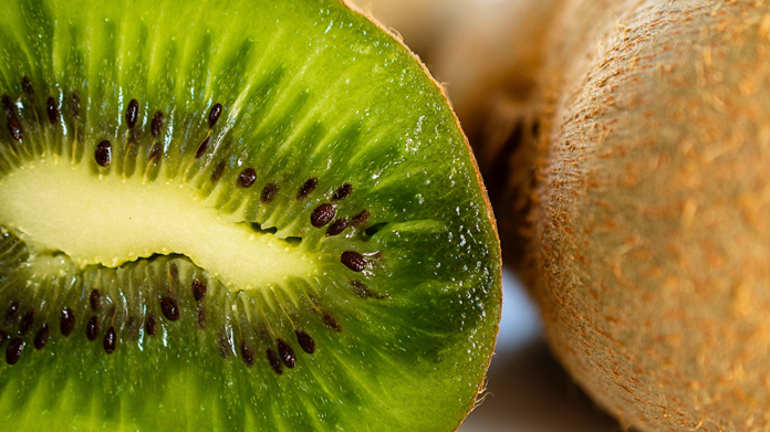 what happens if you eat the skin of a kiwi